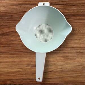 Vintage 1970s Tupperware #1523-6 Large 2 Qt. Mint Green Colander Strainer